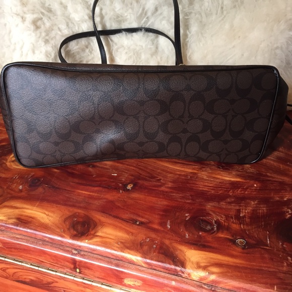 Coach Signature Drawstring Shoulder Bag set - Picture 4 of 8